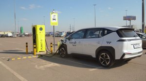 Зарядка электромобилей такси на станциях PUNKT E