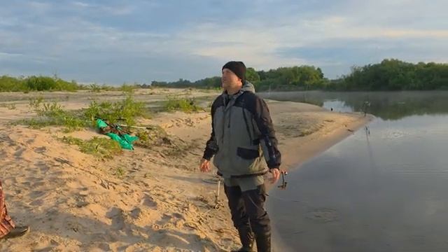 Таинственное исчезновение на Припяти Жили в палатках ловили сомов и судаков но НОЧЬ изменила всё смотреть онлайн
