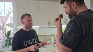 АДАМЯН  ГOPИT ОДНА TOЧKA, HEPBЫ HA ПРЕДЕЛЕ- Обзор