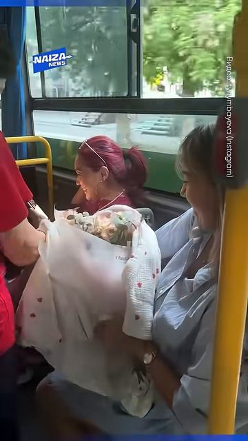 Небольшой эпизод в автобусе растрогал пользователей соцсетей.