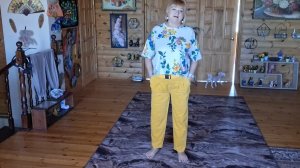 Подборка брюнет под новую блузку....