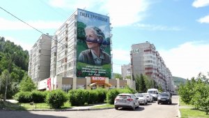 ГАЛЕРЕЯ ПОД ОТКРЫТЫМ НЕБОМ: КАК МОНУМЕНТАЛЬНАЯ ЖИВОПИСЬ МЕНЯЕТ УЛИЦЫ КРАСНОЯРСКА