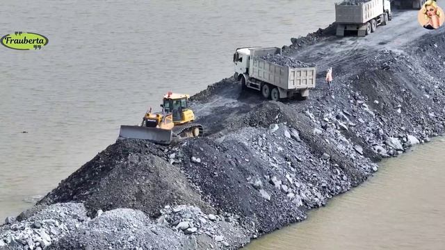 Строительство, дороги на озере, засыпка территории, высотные съёмки смотреть онлайн