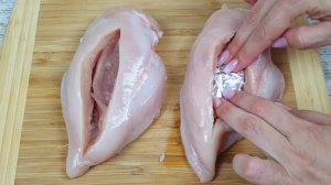 Положила кусочек фольги в курицу - смотрите что получилось! Все в ШОКЕ от такой ВКУСНОТЫ!