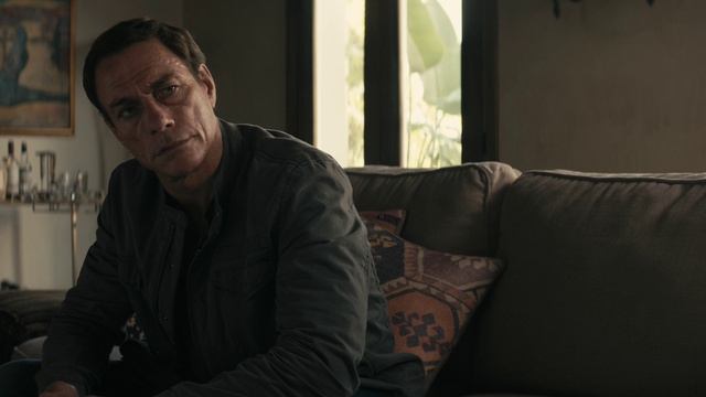 Жан-Клод Ван Джонсон 6 серия «Миру всё ещё нужен свой герой» (сериал, 2017)