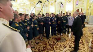 В.В.Путин провел встречу и пообщался с выпускниками военных вузов, поздравив их с окончанием учебы