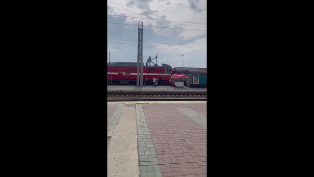 "Оригинальный красный!" ЭП2К-107 с поездом №67 Абакан-Москва