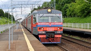 ЭТ2М-118 (25 лет моторвагонному депо Крюково тч-6) проезжает станцию Сенеж без остановки