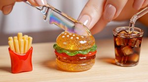 Нарезка миниатюрных стеклянных продуктов 🍔🔪 Гамбургеры, стейк, спагетти, сэндвичи.. АСМР. Мультики