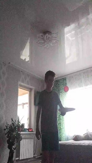 наливаю мяч на ракетке