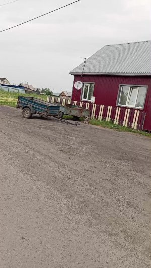 катаемся по городу на мопеде