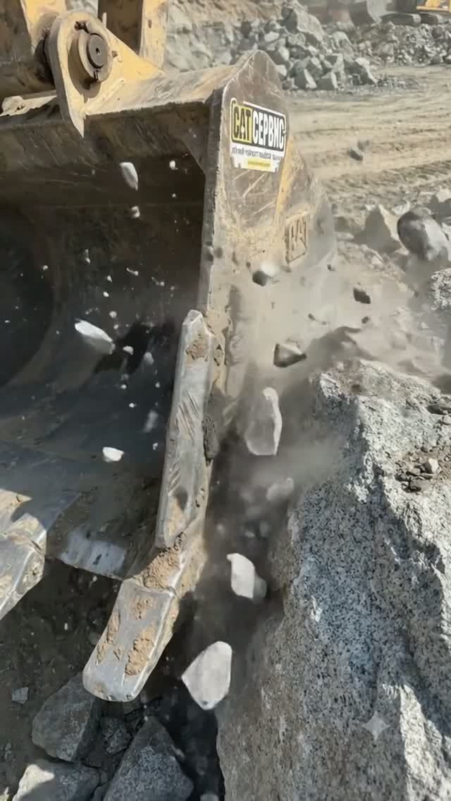 Когда металл работает на износ. Реальные будни в карьере  caterpillar cummins