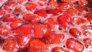 Жареное варенье из клубники за 15 минут. Яркий цвет, целые ягоды🍓