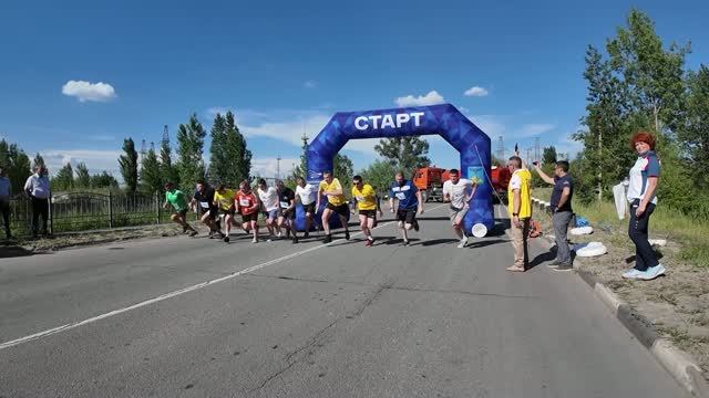 На Лебединском ГОКе состоялась легкоатлетическая эстафета среди подразделений комбината смотреть онлайн