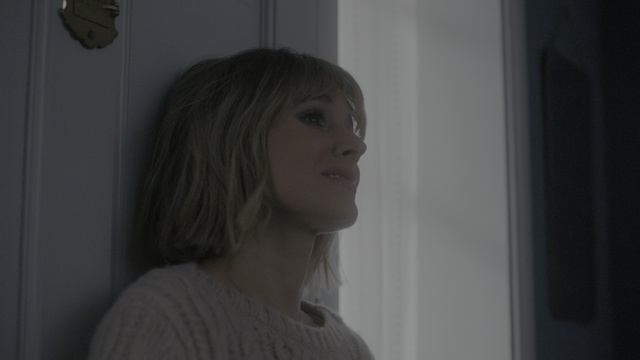 Женщина в доме напротив девушки в окне 7 серия (сериал, 2022)