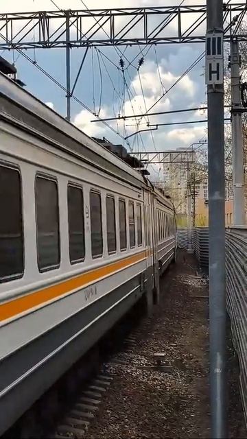 ЭД4М-447 проезжает о.п Электрозаводская (АРХИВ!!!) смотреть онлайн