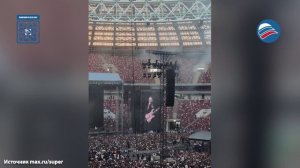 Цой жив: 80 тысяч сердец вновь забились в ритме «Кино» на концерте в Лужниках