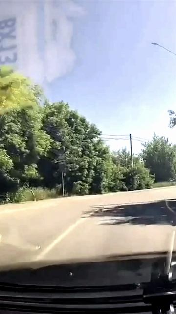 Летит лоб в лоб