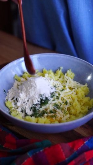 Картофельные вафли с сыром и зеленью