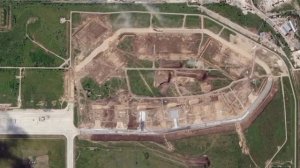 Строительство защитных укрытий для авиации.
Западные СМИ публикуют спутниковые снимки высокого качес