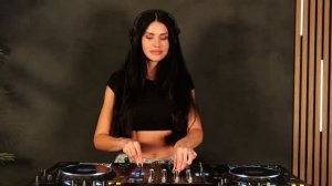 LIANA - Melodic House & Techno Set from the stunning Chicago skyline!