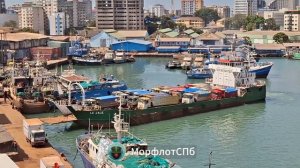 Сколько грузовичков возьмет паром LE JADE? Смотрим и считаем.