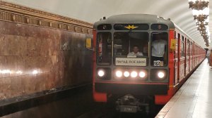 Поезд 81.717.5М (Красная Стрела) встречает парад московского метрополитена