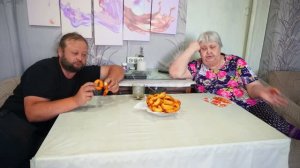 Мама переживает Ждёт папу с рыбалки Кушаем творожные пончики Строю теплицу по-маленьку ПОДВАЛ ИЛЬИЧА