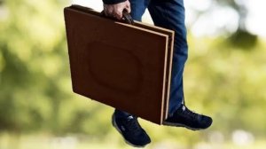 Блестящая идея из дверок от старого шкафа и профтрубы