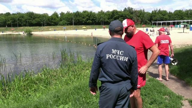 Спасатели пляжа Ермошкино озеро помогли тонущему курянину