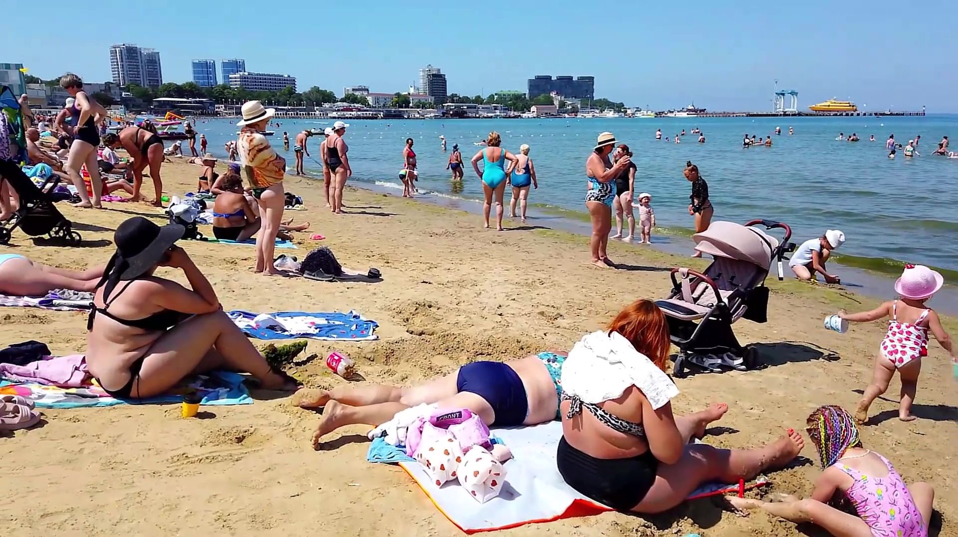 Анапа 24 июня: Пляж и море с "зеленцой". Жара +30°C и море +23°C! Без комментариев смотреть онлайн