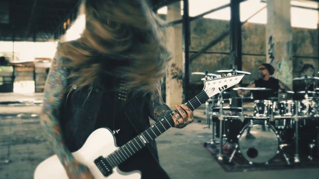 Rage - Fire In Your Eyes (Official Video) смотреть онлайн