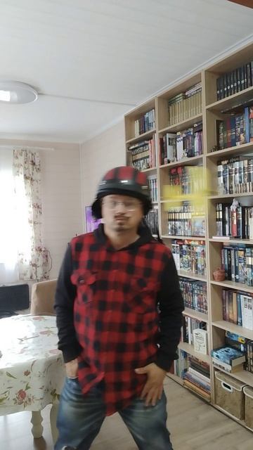 Не взяли в лётчики но он не сдается...