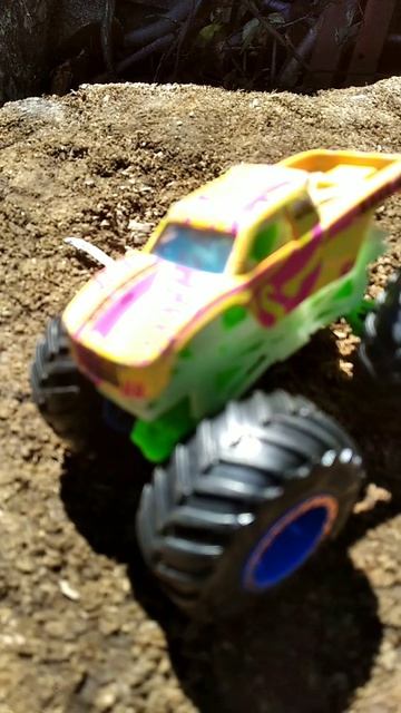 RACE ACE GLOW IN THE DARK | Hot Wheels monster trucks