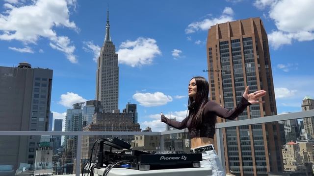 SAVAGE 44 - Party Remix смотреть онлайн