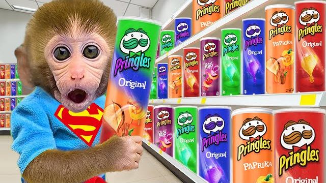 Малыш БонБон впервые увидел разноцветные чипсы Pringles 😲🥨 | BonBon и друзья