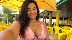 Женщина 45 лет снимает себя на видео смотреть селфи с красивой девушкой онлайн