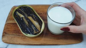 Нахожу банку шпротов и готовлю целую «гору» вкуснятины к чаю или с молоком (съедаются за 2 минуты)