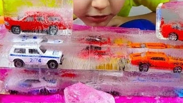 ❄🚘ЗАМОРОЗИЛИ МАШИНКИ В МОРОЗИЛКЕ!