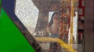 Два пассажирских автобуса обстреляны в Екатеринбурге — ранен мужчина.