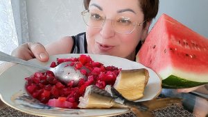 Шикарно откушала/Мукбанг Скумбрия,винегрет и арбузик
