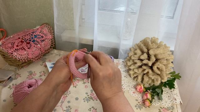 Июньский вязовлог. Я собой довольна. Читаем красиво, гуляем. Готовы погремушки.