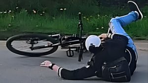 Эпичное падение с велосипеда