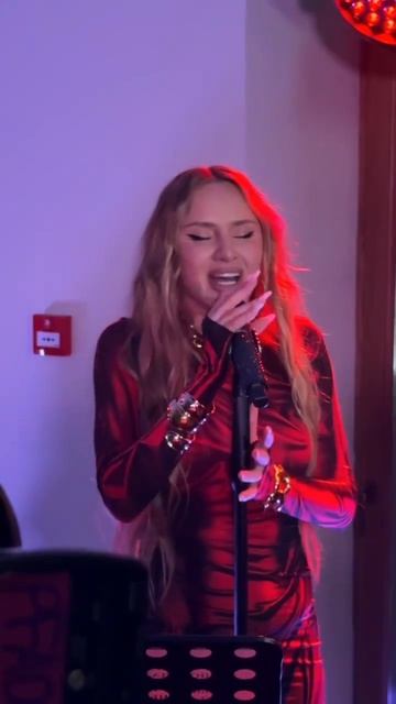 Анна Асти 😚