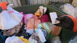 Как я зарабатываю лазая по мусоркам ПИТЕРА  Dumpster Diving RUSSIA #128