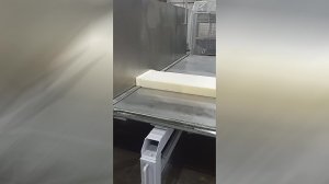 Резка поролона на станке для вертикальной резки поролона с автоматической подачей RPV-2000 БУ