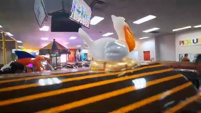 Universal SpaceCogan Arka Boat kiddie ride at Chuck E Cheese with my 2 Furby Furblets in it [get.gt] смотреть онлайн