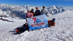 Группа Клуба 7 Вершин «Ёжики» поднялась на склоны Эльбруса и провела снежно-ледовые занятия