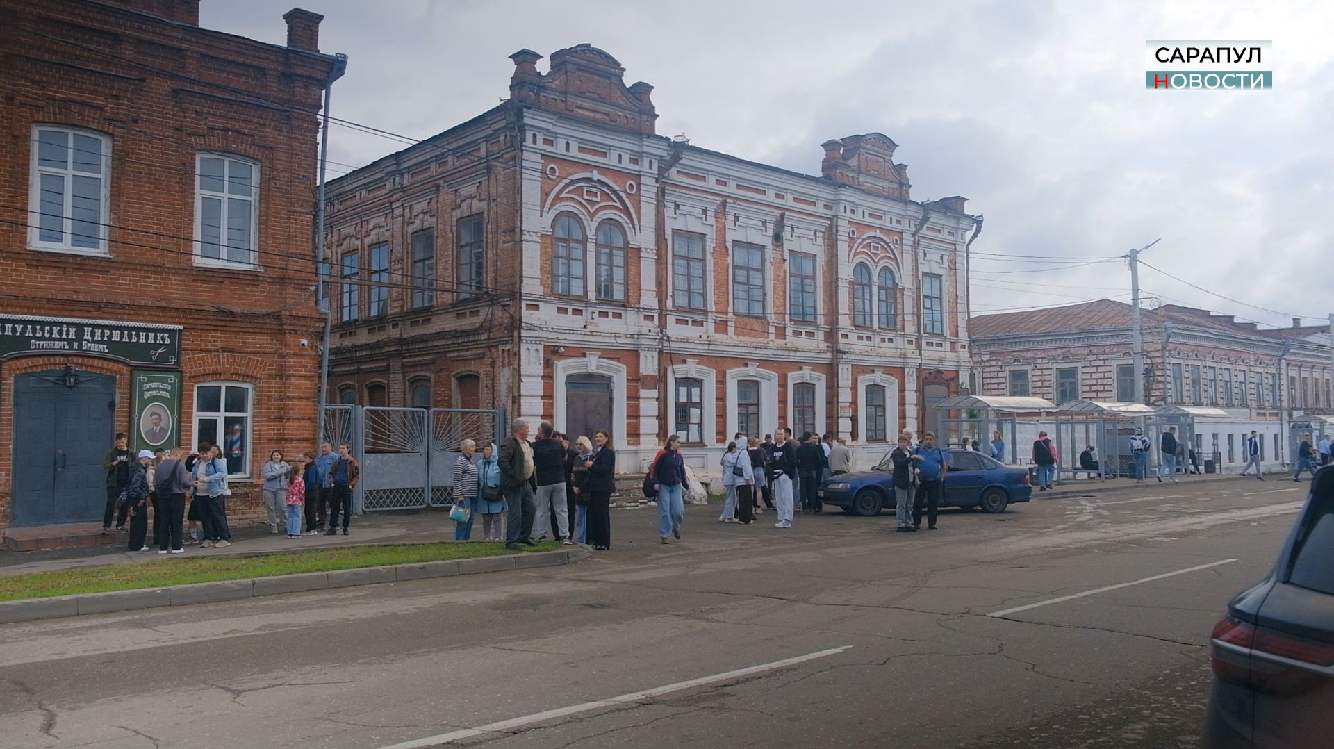 В САРАПУЛЕ ПРОВОДИЛИ ПРИЗЫВНИКОВ К МЕСТАМ СРОЧНОЙ СЛУЖБЫ