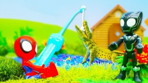 Паучок и Пантера рыбачат у фермы, а из воды вылез крокодил! Что делать? 🐊🕷️ | Для детей